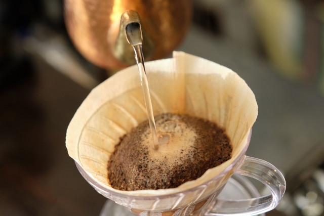 コーヒー粕の農業利用。廃棄されるはずだったコーヒー粕が農業に役立つ！？｜画像１